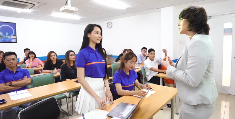 Việc tạo môi trường học ngoại ngữ nói chung, tiếng Anh nói riêng là vô cùng quan trọng.