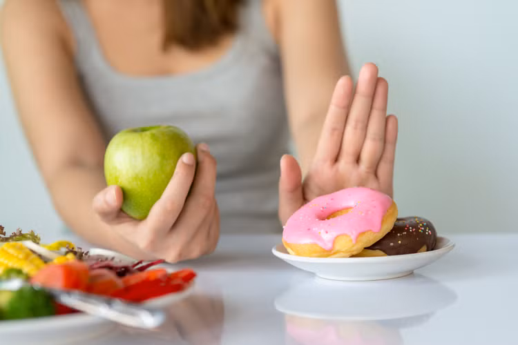 Mách bạn cách cắt giảm lượng đường ra khỏi chế độ ăn uống. Ảnh minh họa