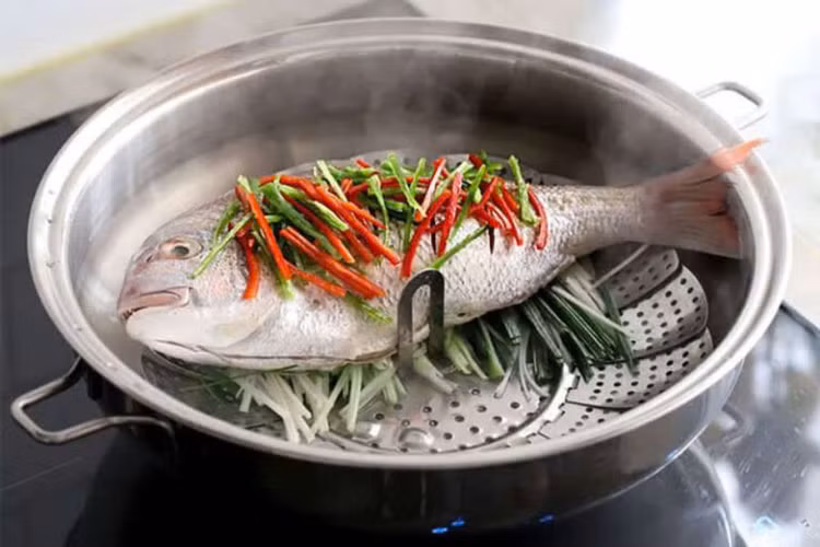 Hỗ trợ giảm cân: Ăn cá vược thường xuyên giúp cơ thể chúng ta nạp đủ khoáng chất, chất dinh dưỡng và protein cần thiết cho việc giảm cân.