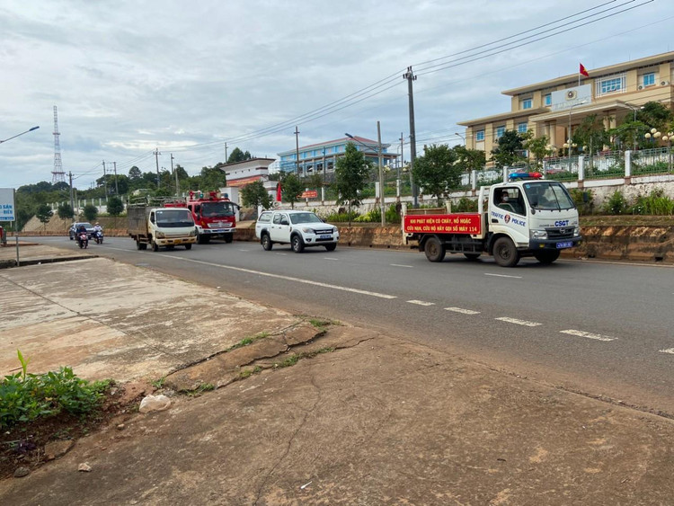 Diễu hành, tuyên truyền hưởng ứng “Ngày toàn dân phòng cháy chữa cháy”.