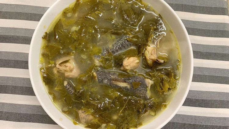 Lá Giang có thể được thêm vào súp, ăn trực tiếp, hoặc sử dụng bên ngoài như một nguyên liệu nấu ăn (canh chua, gà rán, thịt bò ...). Ảnh Internet