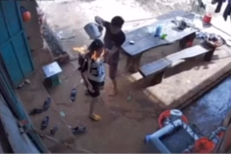 Người chồng đổ xăng đốt vợ đang mang bầu 8 tháng. (Ảnh C.A)