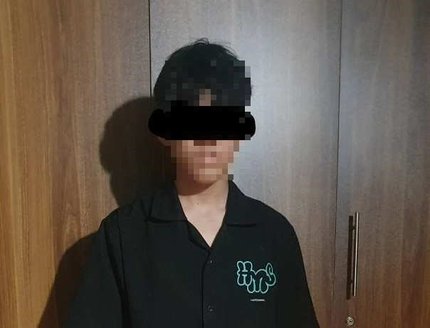 Thiếu niên Ph.Đ.T. bị bắt giữ để điều tra về hành vi cướp giật tài sản.