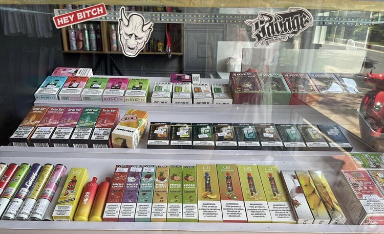 Một số tang vật thu giữ trong quá trình khám xét điểm kinh doanh và bắt giữ Trần Đình L.