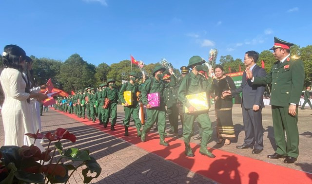 Đắk Lắk có gần 3.000 thanh niên nô nức nức lên đường nhập ngũ tiếp bước cha anh bảo vệ Tổ quốc.