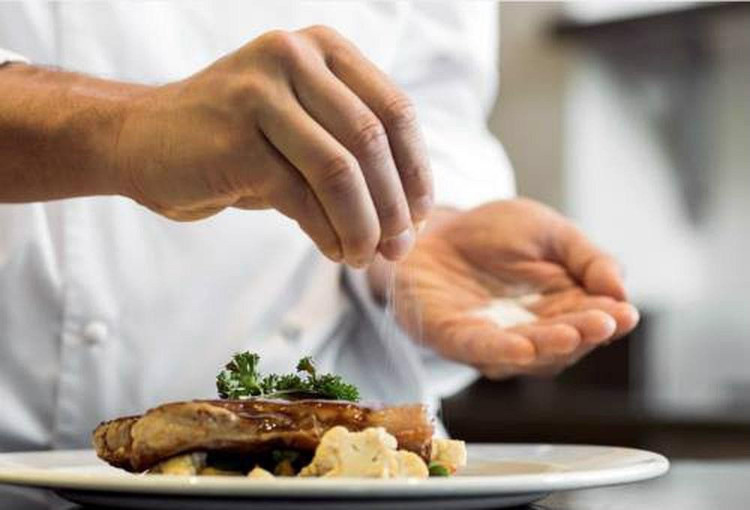 Tác hại nghiêm trọng của việc ăn mặn, không phải ai cũng biết ảnh 1