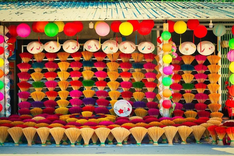 Khung cảnh đầy màu sắc tại làng hương Thuỷ Xuân. Nguồn: Vin Wonders