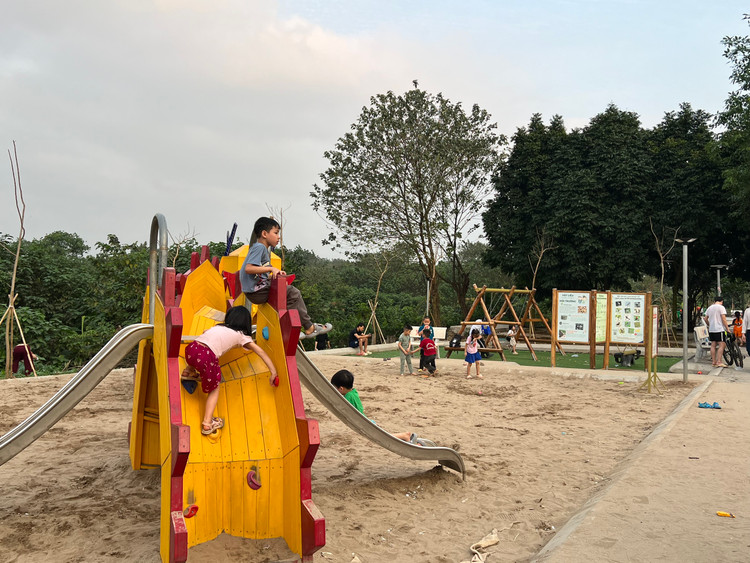Khu vực vui chơi dành cho thiếu nhi, khu vực tập luyện thu hút được nhiều trẻ em tới chơi sau giờ học, những ngày cuối tuần.