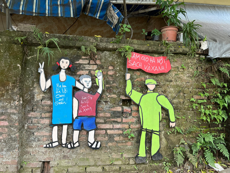 Công trình này cũng hướng tới bảo vệ hệ sinh thái và môi trường sống của người dân. Đó là chỉ sử dụng vật liệu tự nhiên thân thiện và các loại vật liệu tái chế, nhằm bảo vệ môi trường.