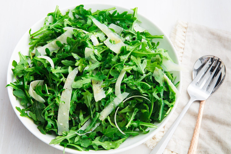 Rau arugula chứa nhiều vitamin C và A. Ảnh minh họa