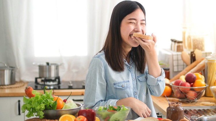 &quot;Điểm mặt&quot; 5 thời điểm ăn uống dễ gây tích mỡ, tăng cân, cần lưu ý. Ảnh minh họa