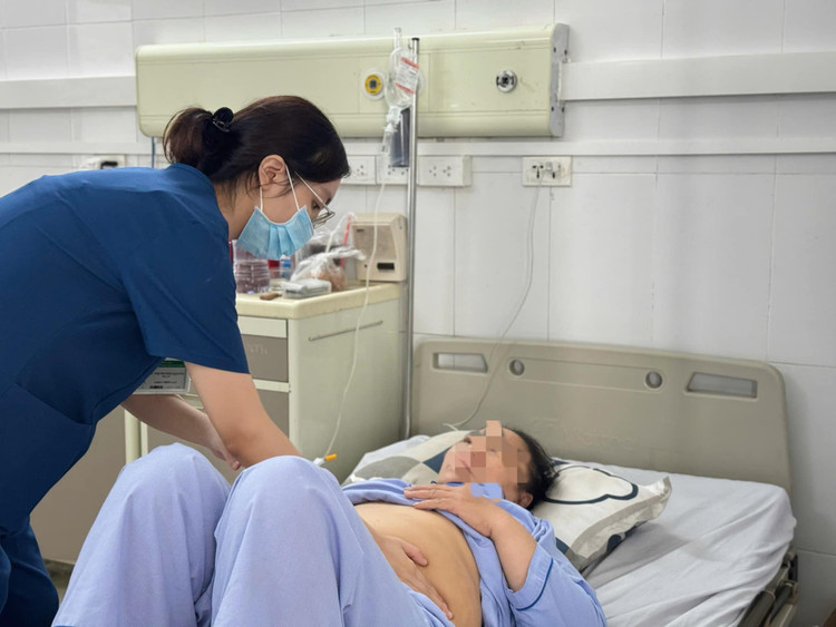 Nhiều bệnh nhân nhập viện vì uống thuốc mua qua mạng. Ảnh BVCC