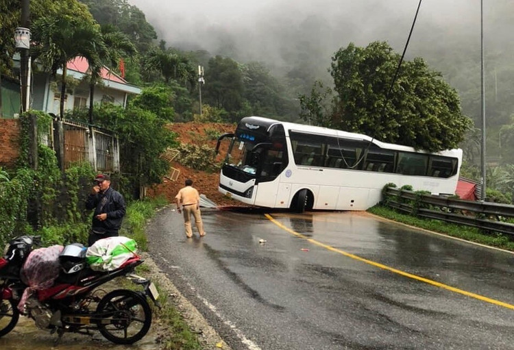 Hiện trường vụ sạt lở tại đèo Bảo Lộc.