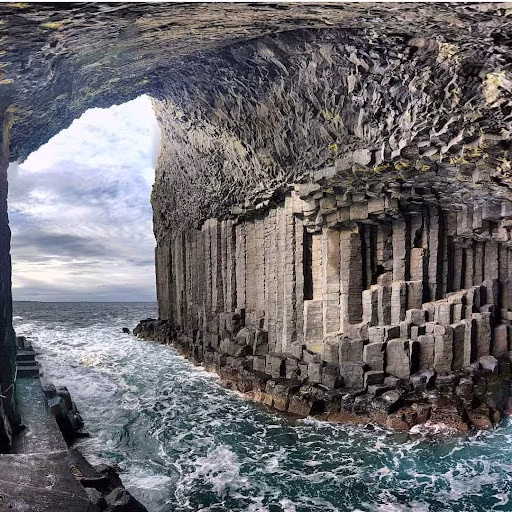 Những cột đá này đã xếp chồng lên nhau khoảng 60 triệu năm trước khi mà Đại Tây Dương vẫn đang được hình thành. Ảnh Wiki Những cột đá này đã xếp chồng lên nhau khoảng 60 triệu năm trước khi mà Đại Tây Dương vẫn đang được hình thành. Ảnh Wiki