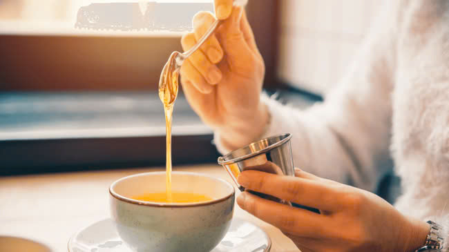 Mật ong là thực phẩm giàu dinh dưỡng, mang đến nhiều lợi ích cho sức khỏe. Ảnh minh họa