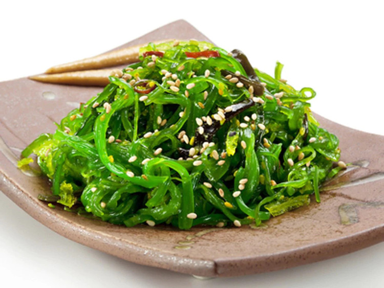 Ăn rong biển là cách để bổ sung thêm i-ốt, vitamin và khoáng chất cho chế độ ăn uống lành mạnh. Ảnh minh họa
