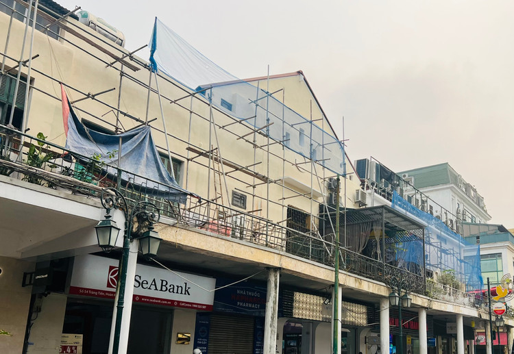 Trước khi cải tạo, đơn vị chức năng đã yêu cầu tháo dỡ các hạng mục cơi nới. Quá trình thi công, người dân được đảm bảo điều kiện để sinh hoạt bình thường, không gây xáo trộn.