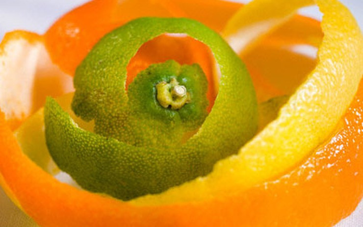 Vỏ quýt, chanh chống say xe hiệu quả. Ảnh minh họa