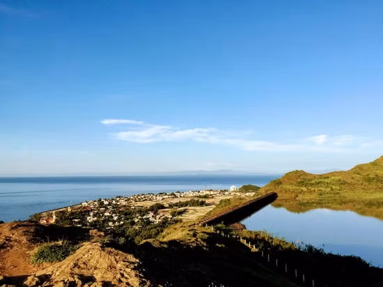 Không chỉ đóng vai trò về mặt kinh tế, đời sống nhân dân trên đảo, hồ nước ngọt Thới Lới cũng là điểm hút lượng lớn du khách tới tham quan.