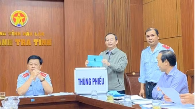 Thanh tra tỉnh Đắk Lắk chọn 3 đơn vị đầu tiên tiến hành bốc thăm kiểm tra tài sản 10 cá nhân (Ảnh: T.H)