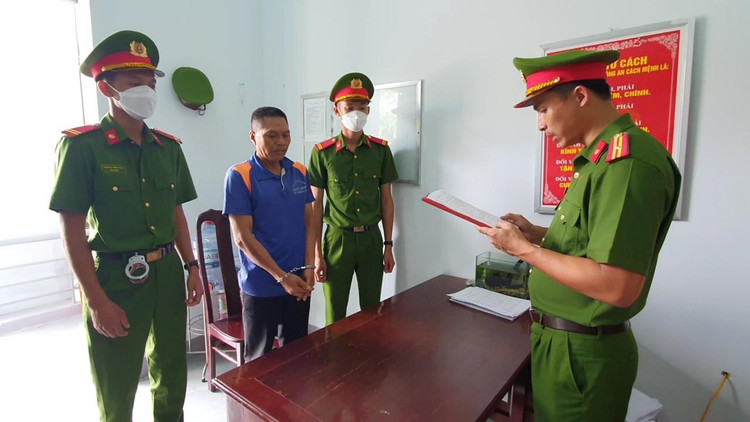 Cơ quan công an thi hành lệnh bắt giữ khẩn cấp đối với Mlô Y Thô.