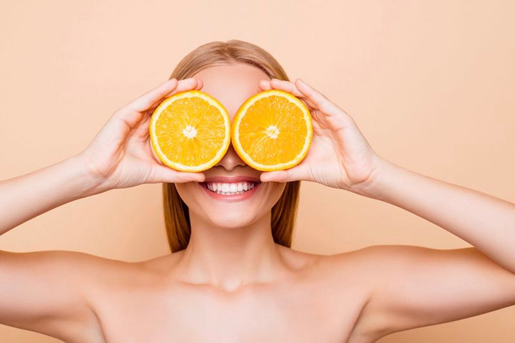 Da dầu mụn có nên dùng vitamin C? ảnh 1