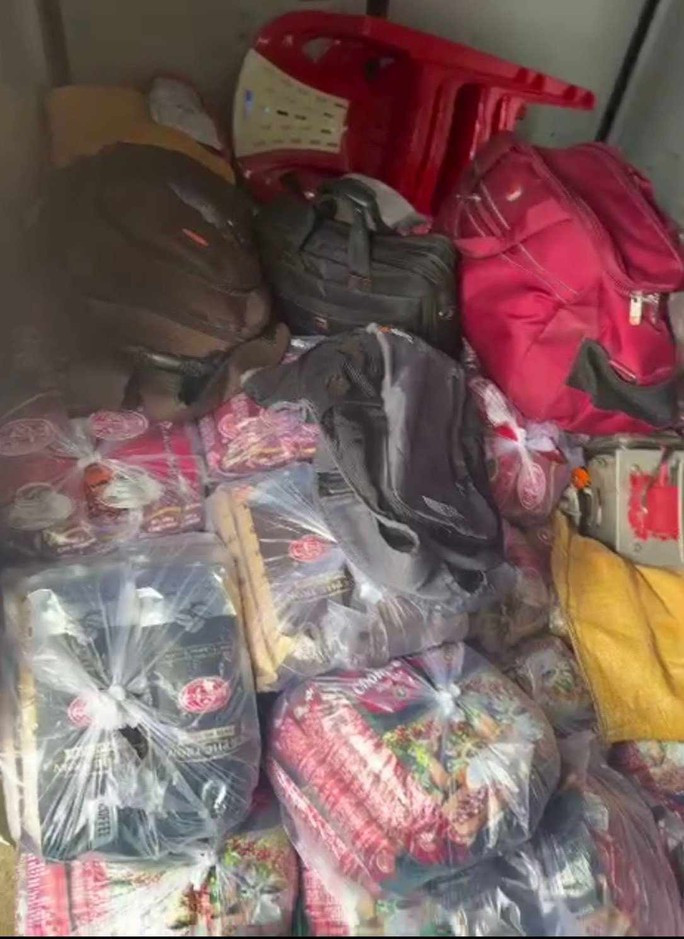 Thu giữ hàng tấn cà phê giả.