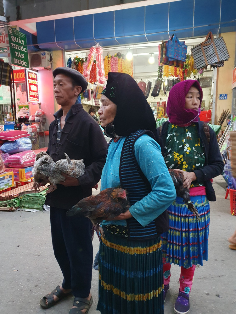 Chợ phiên chưa bao giờ thôi là điểm đến hấp dẫn cho những người yêu văn hóa vùng cao. Ảnh: Truong Pham