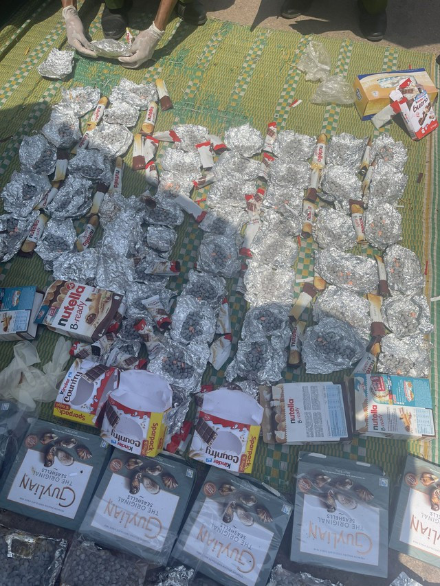 Gần 30.000 viên ma tuý được phát hiện giấu trong vỏ hộp bánh ngọt, mỹ phẩm. Ảnh suckhoevadoisong Gần 30.000 viên ma tuý được phát hiện giấu trong vỏ hộp bánh ngọt, mỹ phẩm. Ảnh suckhoevadoisong