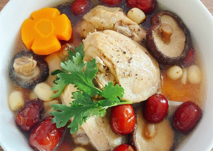 Bảo vệ gan, thận, tăng cường sức khỏe tổng thể: Hàm lượng của terpenoid của hồng táo cao gấp 3 lần các loại táo thông thường, do đó giúp tăng cường sức khỏe một cách hiệu quả. Terpenoid có nhiều tác dụng như bảo vệ gan và thận, cải thiện khả năng miễn dịch. Ảnh monngon