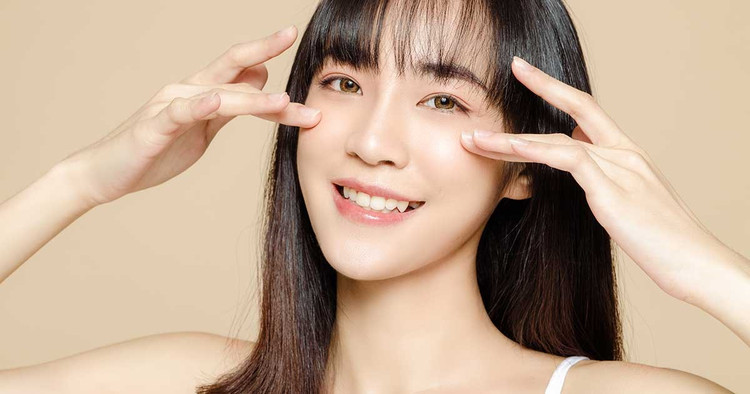 Bổ sung thực phẩm tốt cho da: Làn da muốn đẹp chắc chắn phải được chăm sóc khỏe mạnh từ bên trong, và thực phẩm chính là một yếu tố đóng vai trò quan trọng để có làn da tươi trẻ. Bên cạnh chế độ sinh hoạt lành mạnh, bạn nên bổ sung các loại thực phẩm giàu vitamin A, E, C giúp cơ thể tăng cường tái tạo làn da căng mịn. Những nếp nhăn nhờ đó cũng giảm đi rõ rệt. Ảnh Lamep