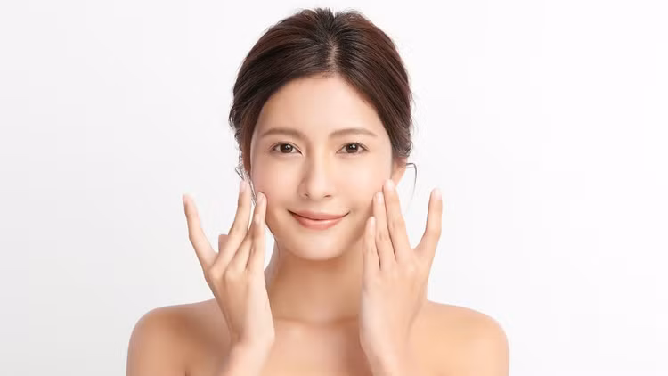 Bí quyết chăm sóc da khi thời tiết chuyển mùa. Ảnh minh họa