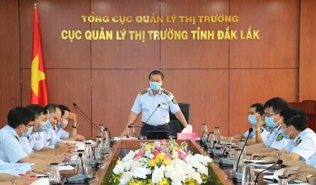 Ông Mai Mạnh Toàn, Cục trưởng Cục QLTT tỉnh Đắk Lắk chỉ đạo đơn vị quyết liệt phòng chống vi phạm thương mại điện tử.