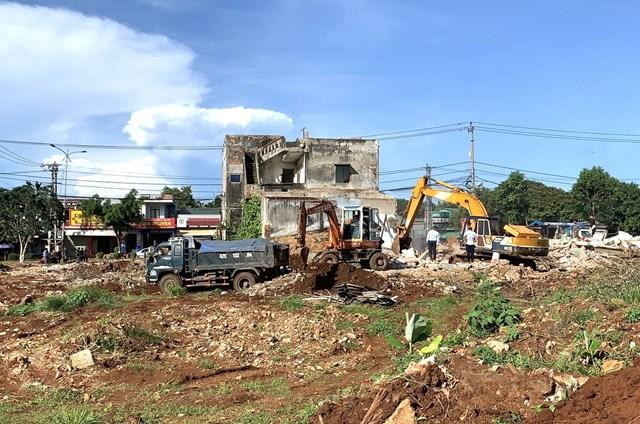 Công tác giải phóng mặt bằng chậm là một trong những nguyên nhân khiến việc giải ngân vốn đầu tư đạt thấp.