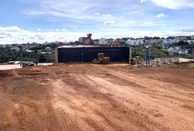 Tình trạng thiếu đất đắp cho công trình cũng là nguyên nhân khiến việc giải ngân vốn đầu tư công đạt thấp.