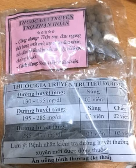 Loại thuốc gia truyền trị tiểu đường mà bệnh nhân sử dụng. Ảnh BVCC