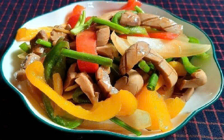 Giúp đôi mắt sáng khỏe: Một số enzyme trong ớt chuông như lutein, bảo vệ mắt chống lại đục thủy tinh thể và thoái hóa điểm vàng.