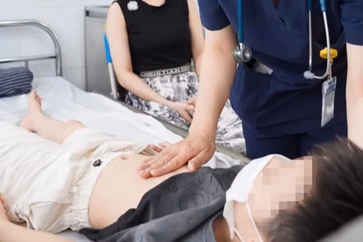 Trẻ bị viêm màng não virus được chăm sóc tại Bệnh viện Nhi Trung ương - Ảnh BVCC