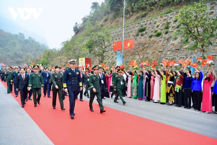 Dau an Giao luu huu nghi bien gioi quoc phong Viet Nam - Trung Quoc lan thu 9-Hinh-5