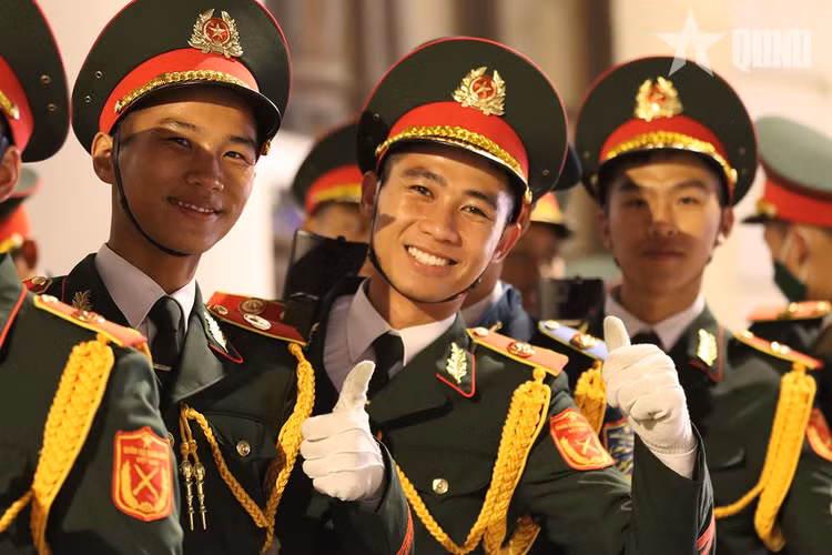 Doan Quan doi nhan dan Viet Nam hop luyen tai Quang truong Do-Hinh-9