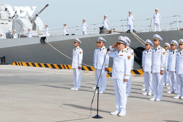 Hai quan Viet Nam va Trung Quoc tuan tra lien hop tren vinh Bac Bo-Hinh-2