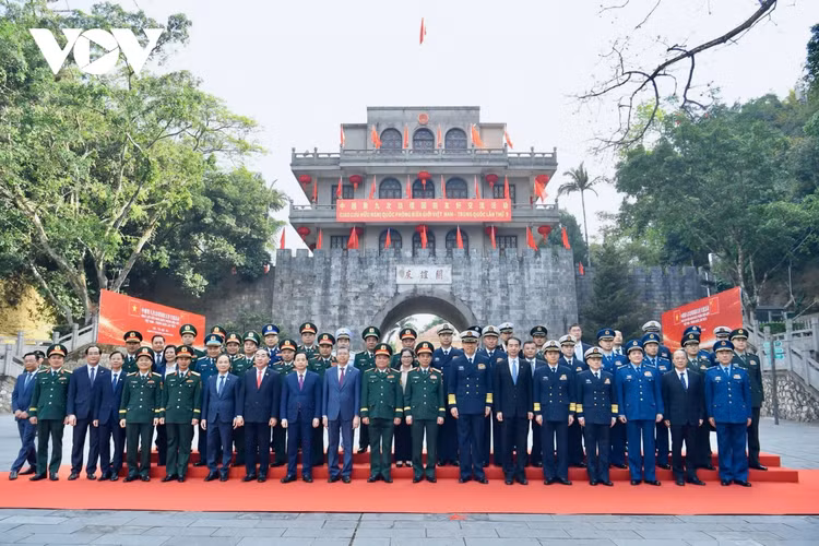 Dai tuong Phan Van Giang du Giao luu huu nghi quoc phong bien gioi Viet - Trung-Hinh-12