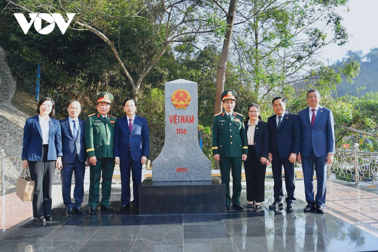 Dai tuong Phan Van Giang du Giao luu huu nghi quoc phong bien gioi Viet - Trung-Hinh-4