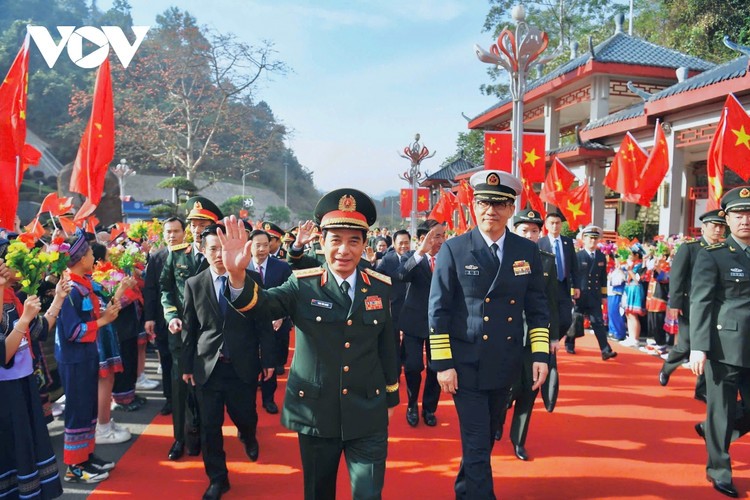 Dai tuong Phan Van Giang du Giao luu huu nghi quoc phong bien gioi Viet - Trung-Hinh-10