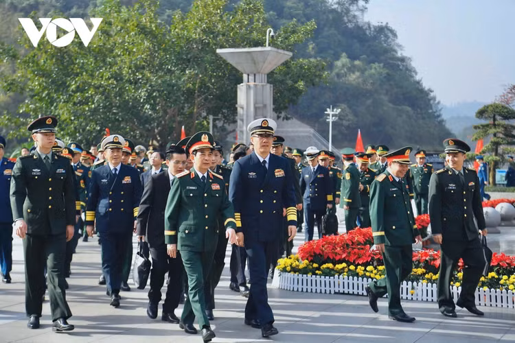 Dai tuong Phan Van Giang du Giao luu huu nghi quoc phong bien gioi Viet - Trung-Hinh-7