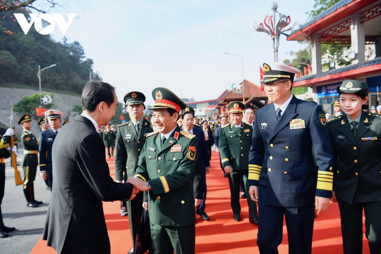 Dai tuong Phan Van Giang du Giao luu huu nghi quoc phong bien gioi Viet - Trung-Hinh-6