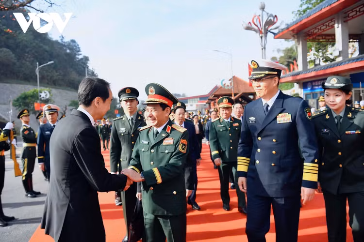 Dai tuong Phan Van Giang du Giao luu huu nghi quoc phong bien gioi Viet - Trung-Hinh-6