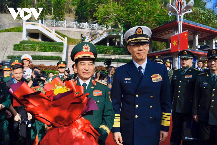 Dai tuong Phan Van Giang du Giao luu huu nghi quoc phong bien gioi Viet - Trung-Hinh-9