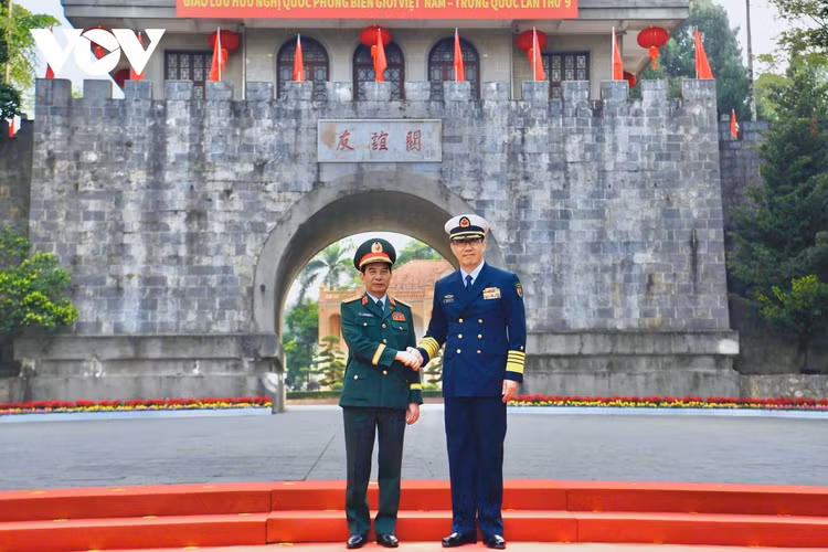 Dai tuong Phan Van Giang du Giao luu huu nghi quoc phong bien gioi Viet - Trung-Hinh-11