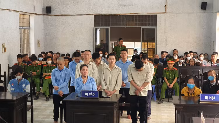 Các bị cáo tại phiên toà.